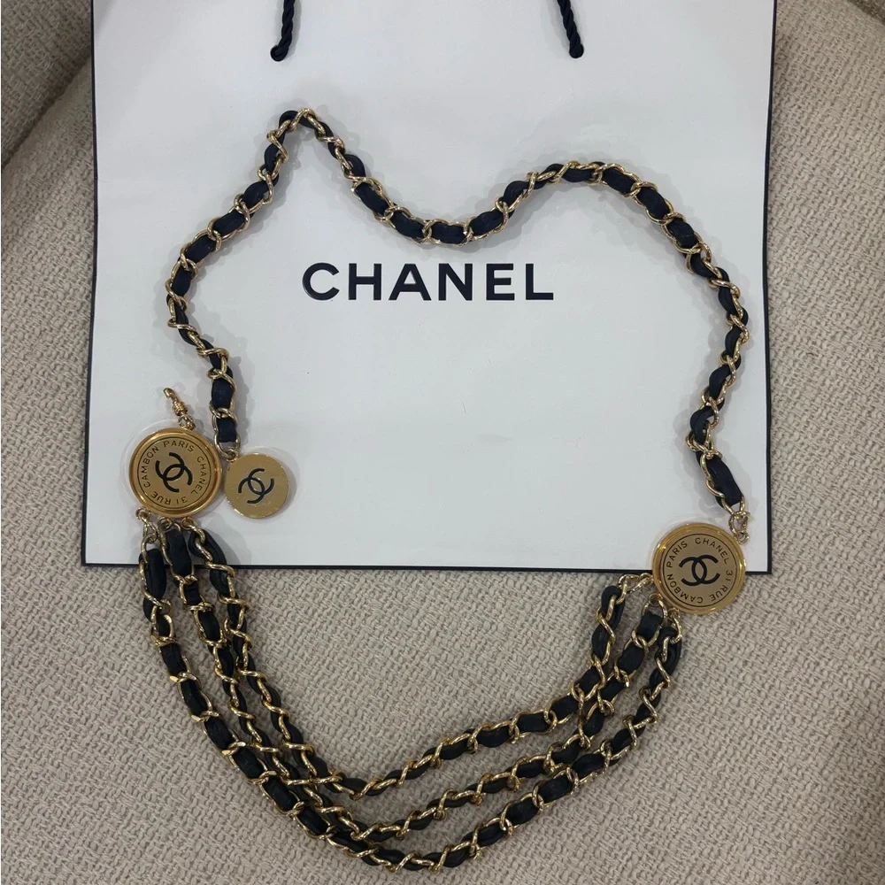 Authentic ICONIC RARE CHANEL Rue 31 Cambon vintage leather medallion belt 98cm